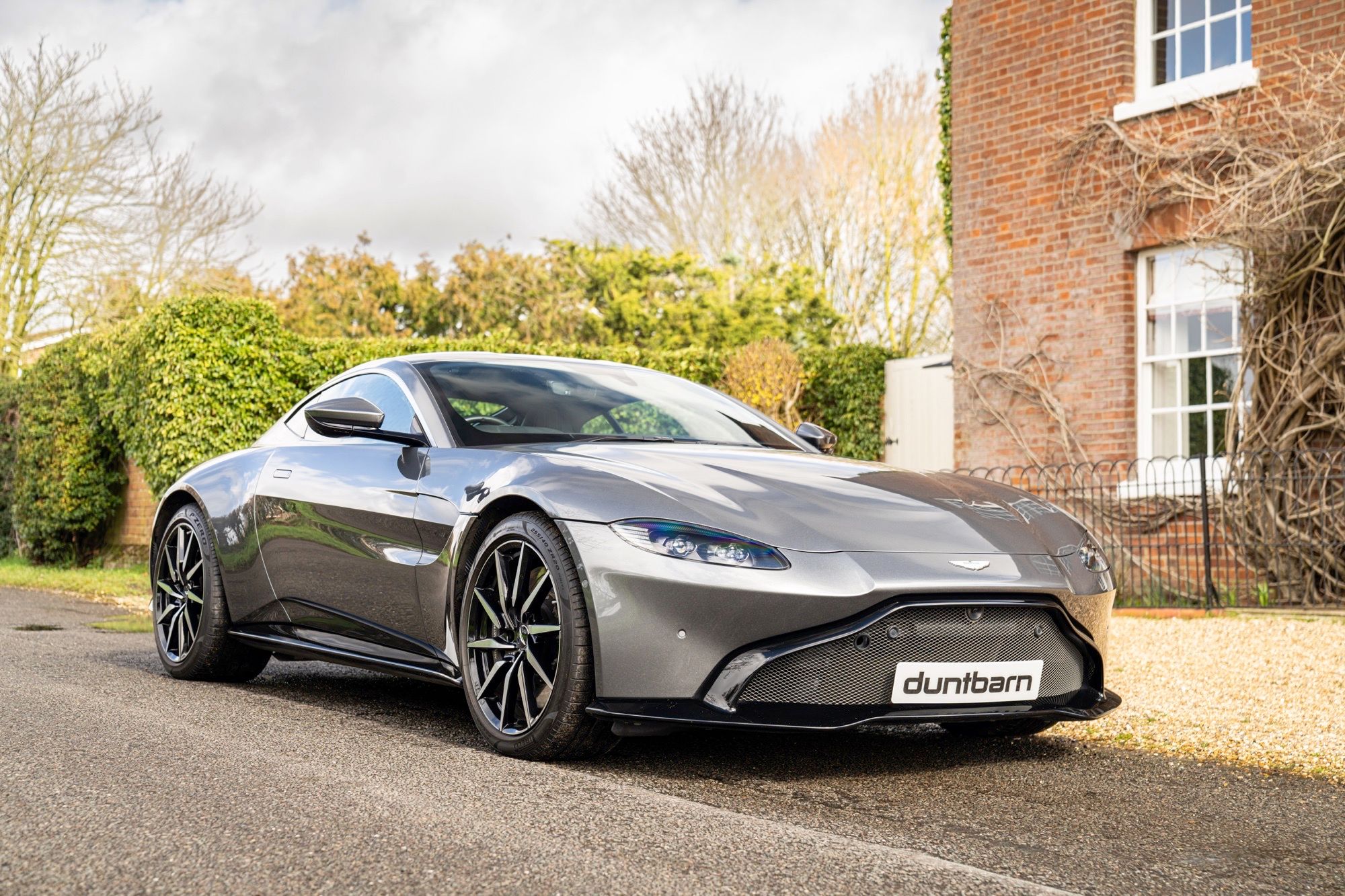 2019 (19) Aston Martin Vantage
